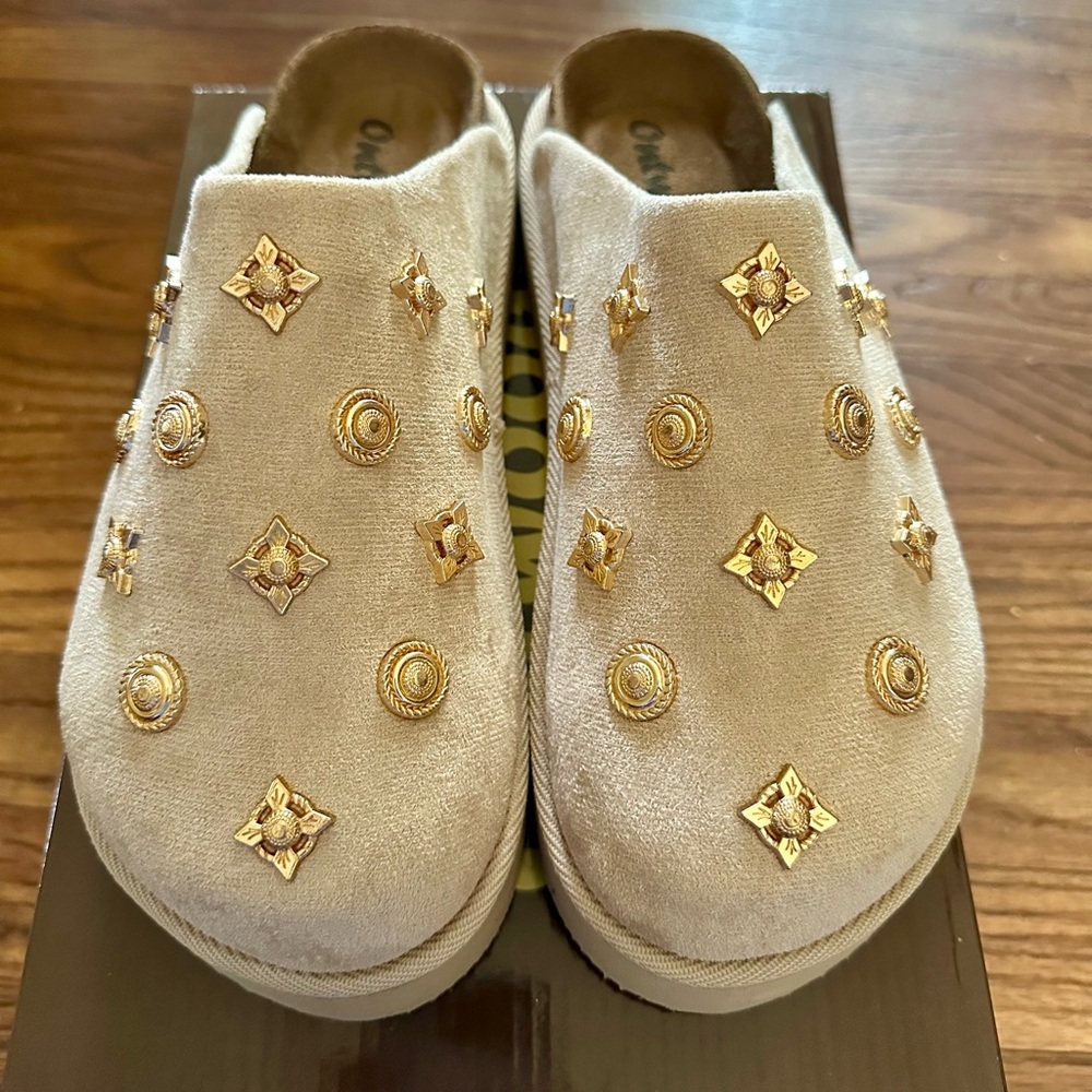 Outwoods Nude with Gold Embellished Mules